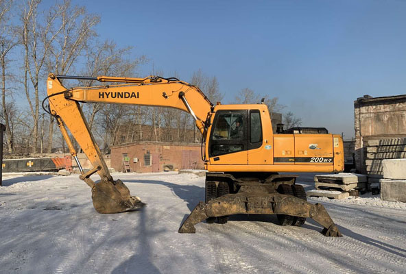 Колесный полноповоротный экскаватор Hyundai 200